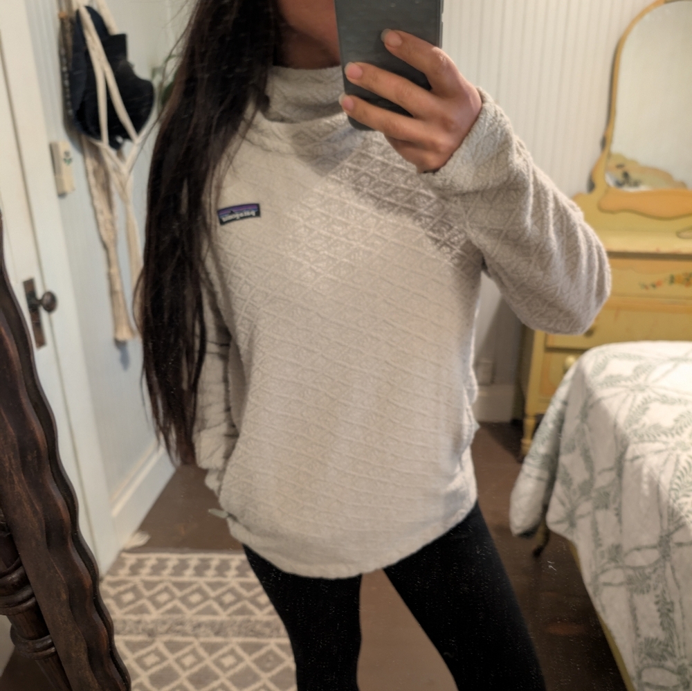 Patagonia Women's Light Gray Textured Pullover Sweatshirt